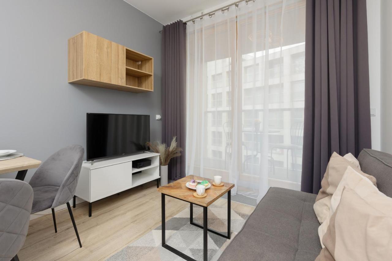Cozy Apartments With Parking In The 19Th District By Noclegi Renters Варшава Екстер'єр фото