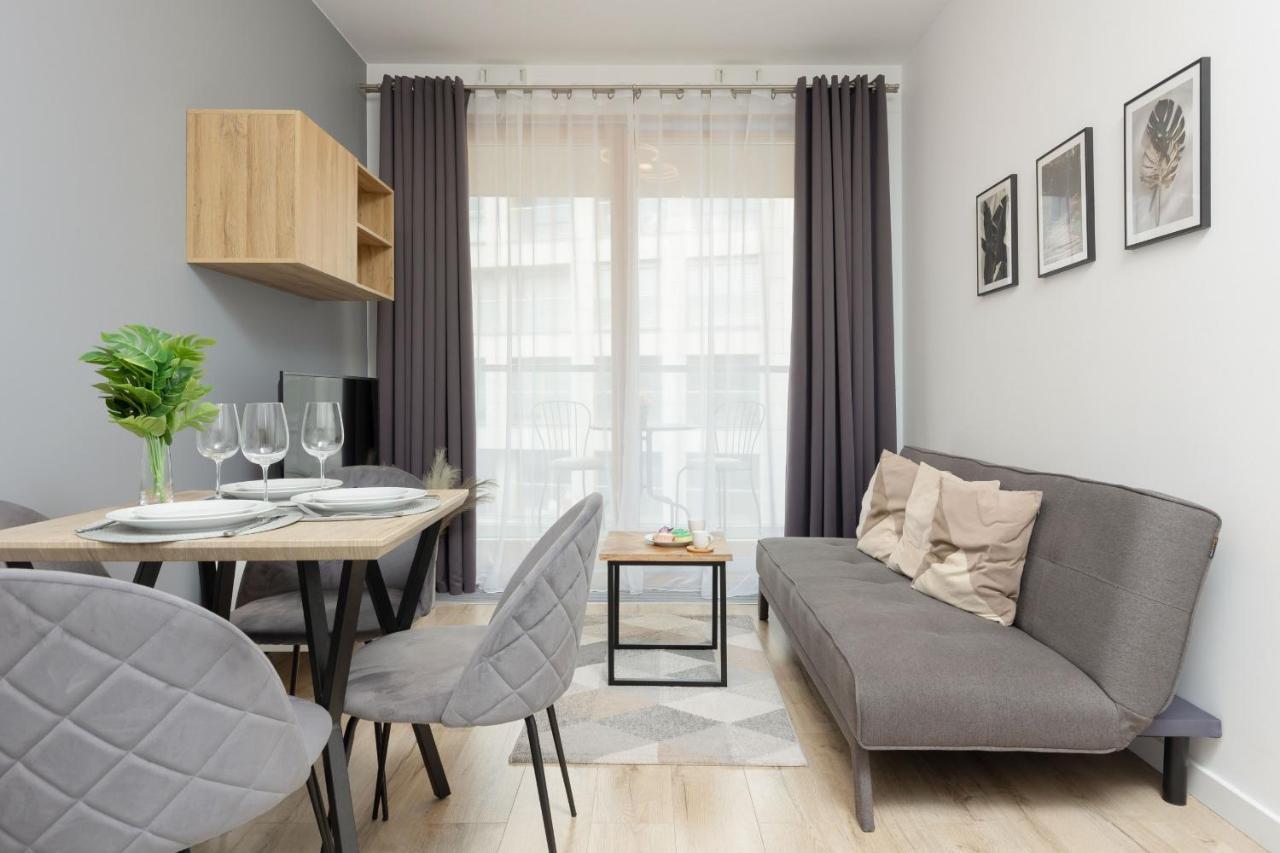 Cozy Apartments With Parking In The 19Th District By Noclegi Renters Варшава Екстер'єр фото