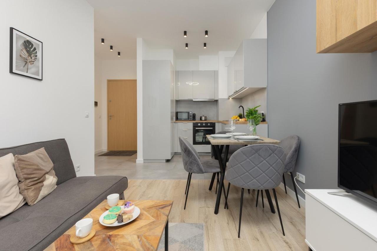 Cozy Apartments With Parking In The 19Th District By Noclegi Renters Варшава Екстер'єр фото