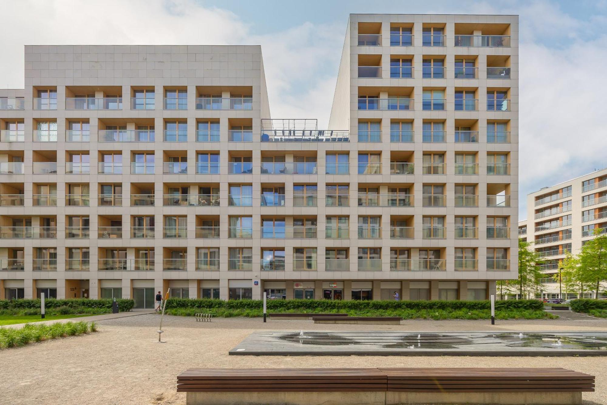 Cozy Apartments With Parking In The 19Th District By Noclegi Renters Варшава Екстер'єр фото